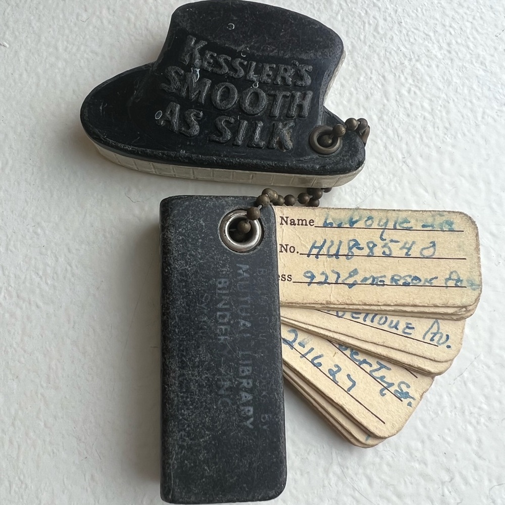 Vintage Kessler Whiskey smooth as silk top hat key chain and tiny black book